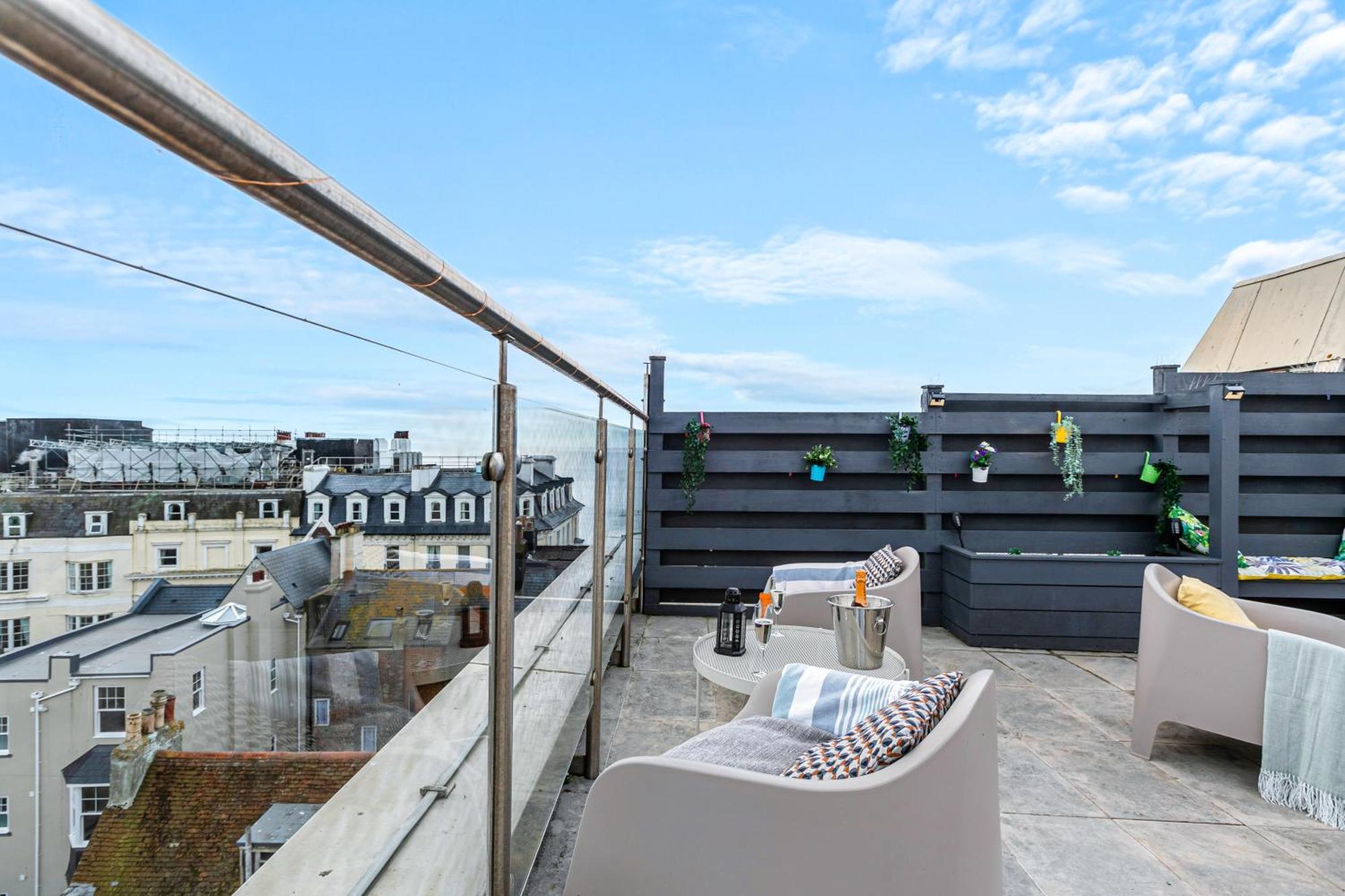 Airhost's Brighton's Diamond Escape With Sea Views Hove
