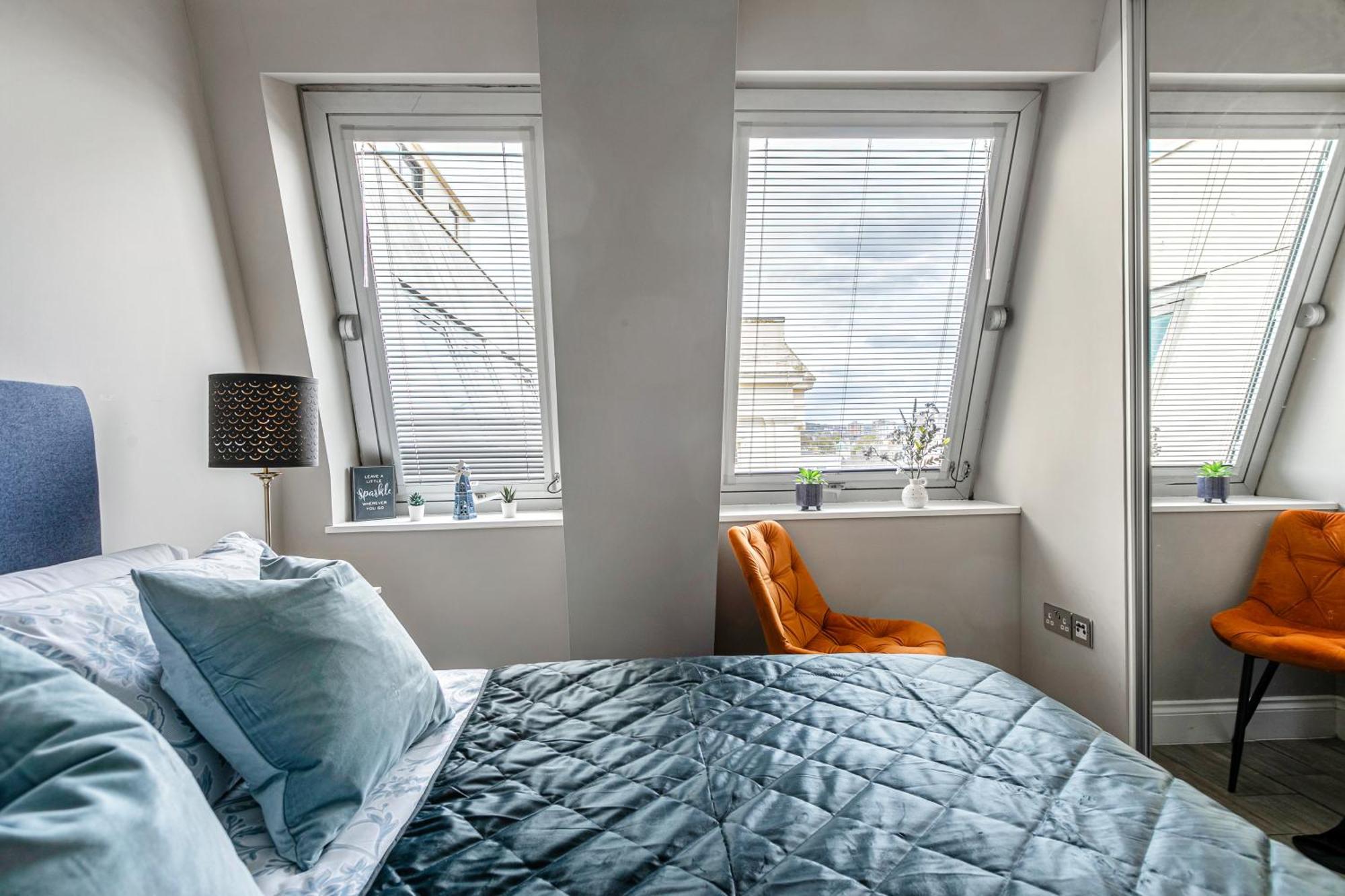Airhost's Brighton's Diamond Escape With Sea Views